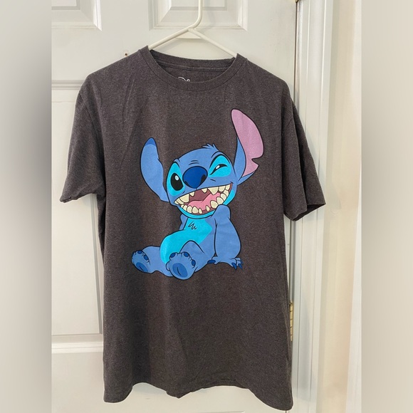 Disney tee - Picture 1 of 3